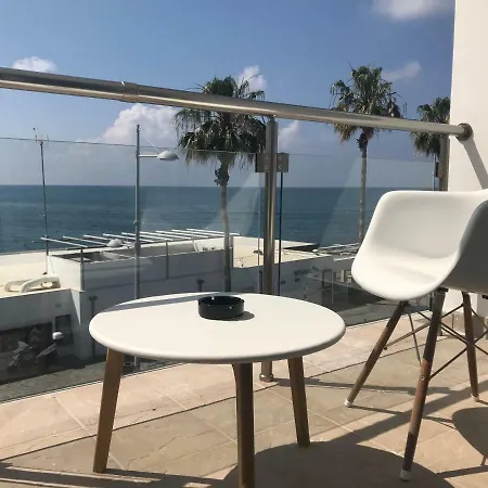 Nomasuites - Sea Studio Апартаменты *
